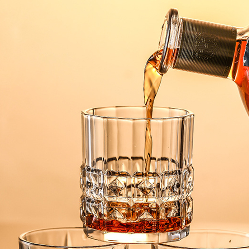 クラシックな昔ながらのウイスキーグラス、さまざまな刻印カップ - Wine Beer Difference のレビューと価格